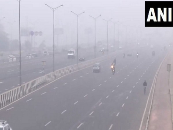 Dense fog covers Delhi. (Photo/ANI)