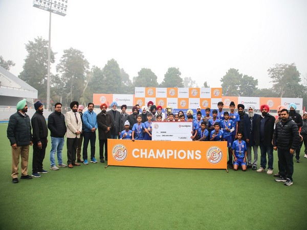 Roundglass Tehang winning 2nd Roundglass Grassroot Hockey League