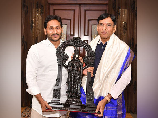Heath Minister Mandaviya meets Andhra CM Jagan Mohan Reddy (Photo/@mansukhmandviya)
