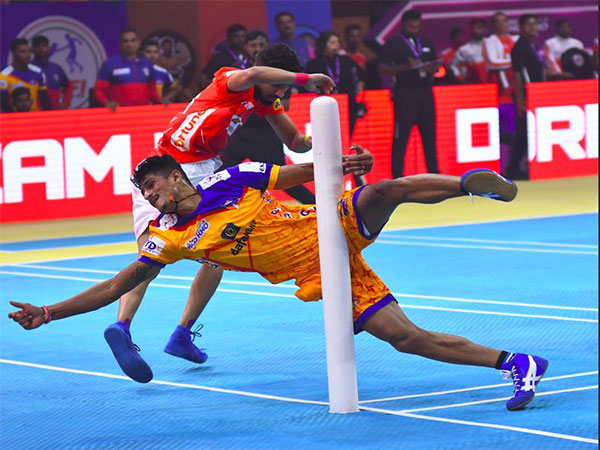 Gujarat Giants and Telugu Yoddhas in action. (Photo- UKK)