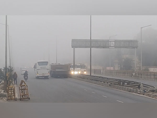 Fog conditions prevail in Delhi (Photo/ANI) 