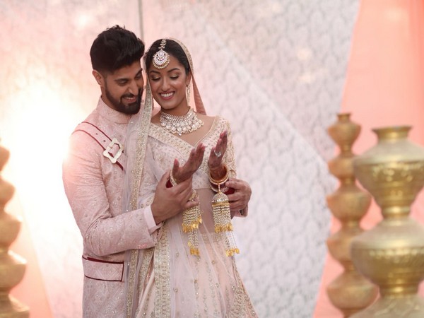 Tanuj Virwani with wife Tanya Jacob (Image source: Instagram)