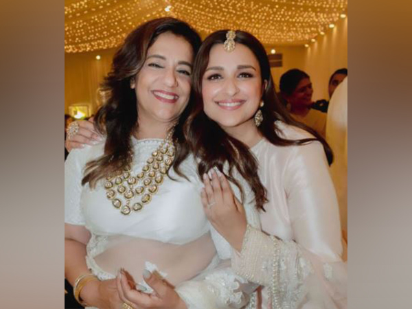 Parineeti Chopra with mother Reena Chopra (Image source: Instagram)