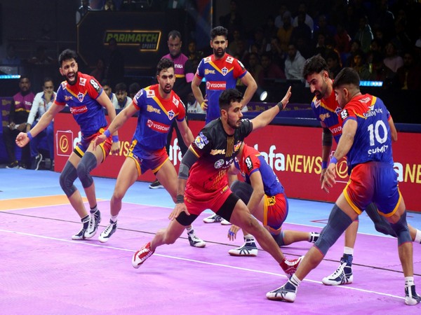 UP Yoddhas' defenders in action against Bengaluru Bulls during Pro Kabaddi League (Image: PKL/UP Yoddhas)