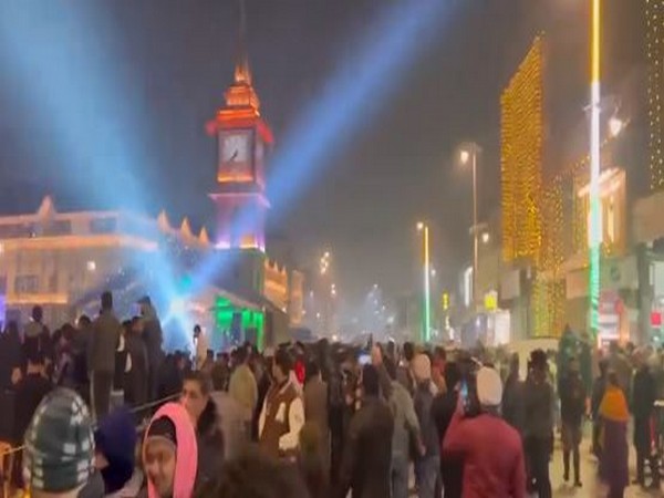 New Year celebrations at Lal Chowk in Srinagar. (Photo/@AtharAamirKhan)