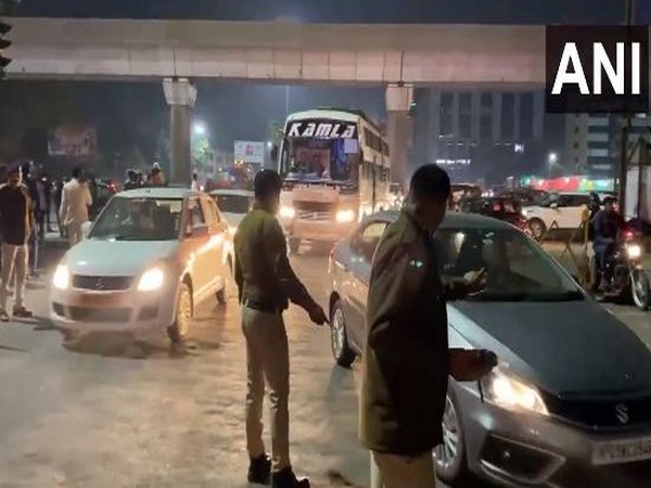 Police checking on New Year in Indore (Photo/ANI)