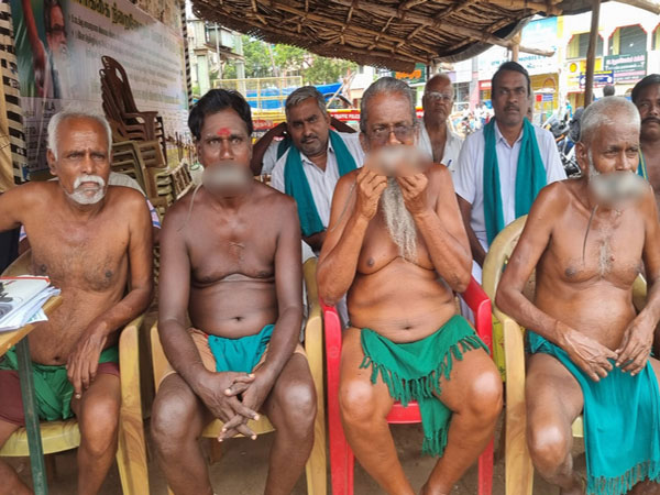 Farmers holding rat in their mouth in Trichy. (Photo/ANI)