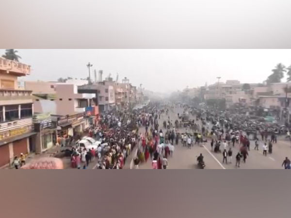 large number of devotees at Puri Jagannath temple (Photo/ANI)