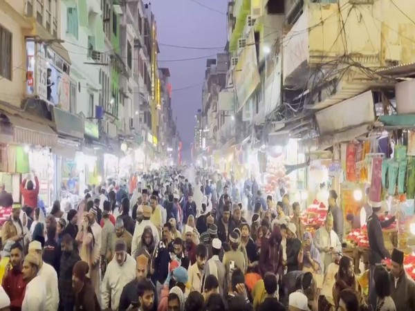 Pilgrims throng the shrine of Sufi saint Gharib Nawaz in Ajmer on the first day of the New Year (Photo/ANI)