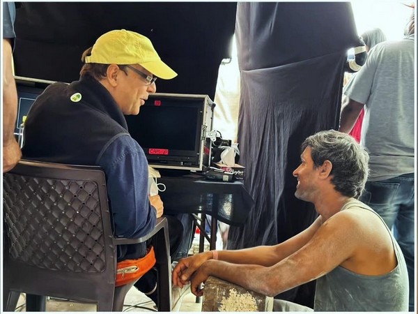 Vikrant Massey, Vidhu Vinod Chopra (Image Source: Instagram)