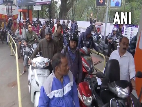 Long queues at fuel stations in Bhopal (Photo/ANI)
