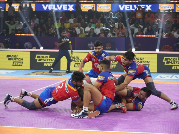 UP Yoddhas and Puneri Paltans in action during Pro Kabaddi League season 10 (Image: UP Yoddhas/PKL)