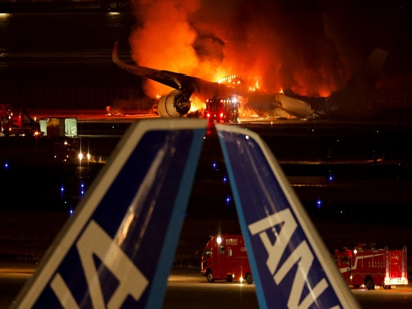 Japan Airlines' A350 airplane on fire at Haneda International Airport in Tokyo (Photo/Reuters)