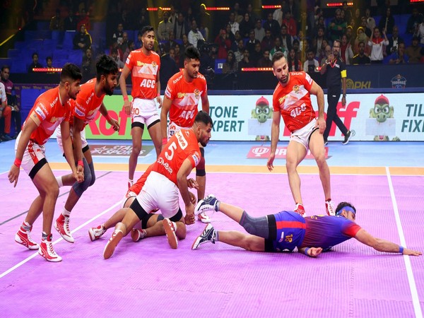 Dabang Delhi and Gujarat Giants in action. (Photo- PKL)