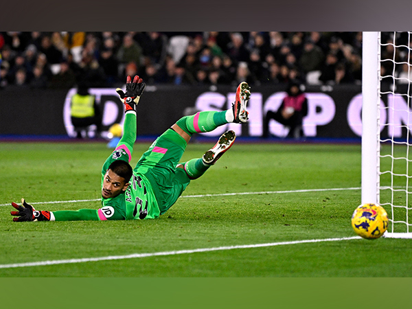 Brighton goalkeeper Alphonse Areola (Image: Premier League/X)