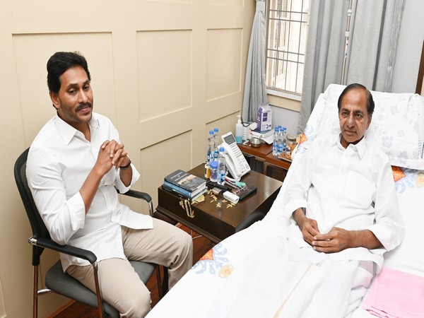 Andhra Pradesh Chief Minister Jagan Mohan Reddy meets former Telangana CM KCR (Photo/ANI)