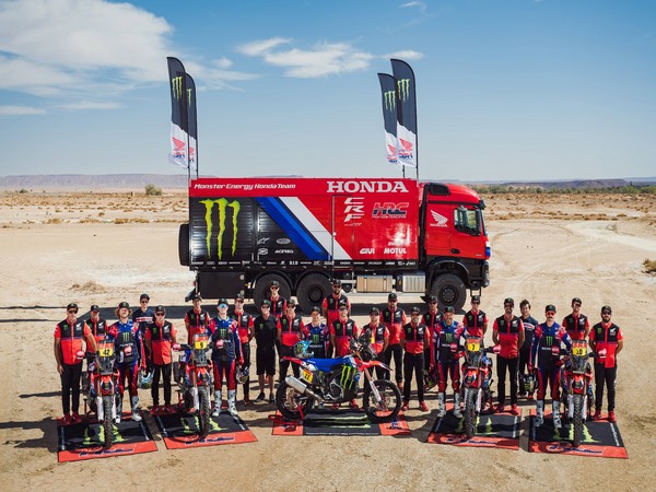 Honda team ahead of Dakar Rally 2024 (Image: Honda team)