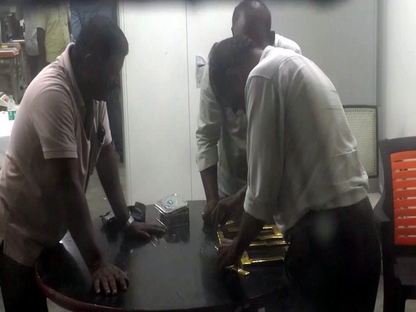 Gold seized by customs (Photo/ANI)