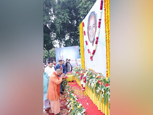 UP CM Yogi Adityanath pays tribute to former UP CM Kalyan Singh (Photo/X @myogiadityanath)