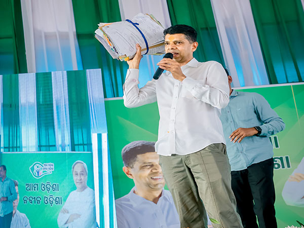 5T and Nabin Odisha Chairman VK Pandian (File Photo/ANI)