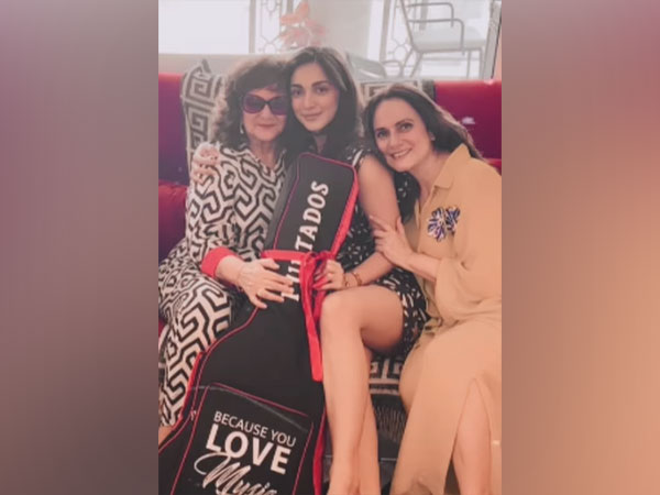 Actor Kiara Advani with her family (Image source: Instagram)