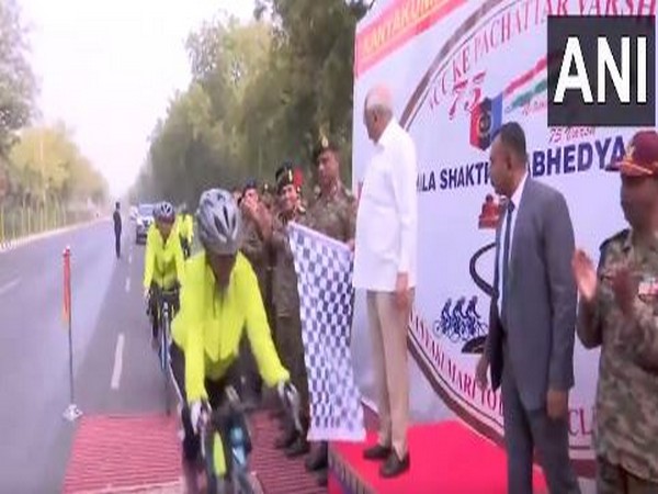 Gujarat Chief Minister flags off bicycle rally (Photo/ANI)