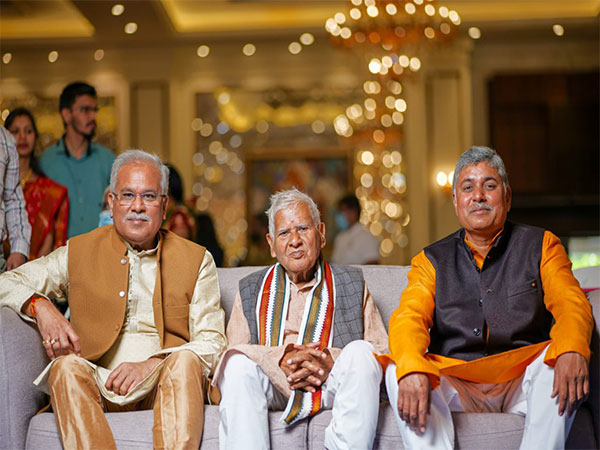 Bhupesh Baghel with father, Nand Kumar Baghel. (Photo/Bhupesh Baghel's Twitter)