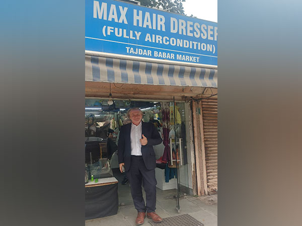 Australia’s High Commissioner to India Philip Green gets beard trim at Max Hair Dresser (Image Credit: X/@AusHCIndia)