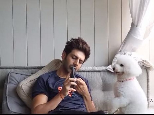 Kartik Aaryan with his pet Katori (Image source: Instagram)