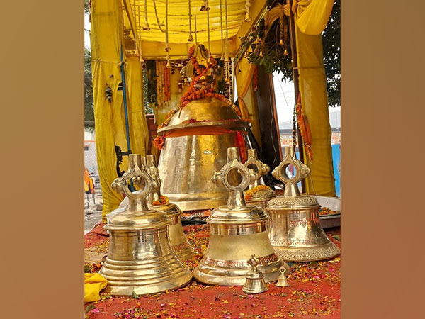 2400-kilogram bell handed over to the Ram Janmabhoomi Tirtha Kshetra (Photo/ANI)