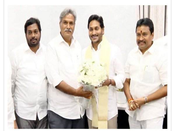 Vijayawada MP Kesineni Srinivas with Andhra Pradesh Chief Minister Jagan Mohan Reddy (Photo/ANI)