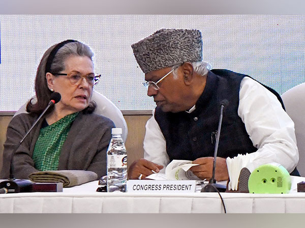 Congress Party President Mallikarjun Kharge and party leader Sonia Gandhi (File Photo/ANI)