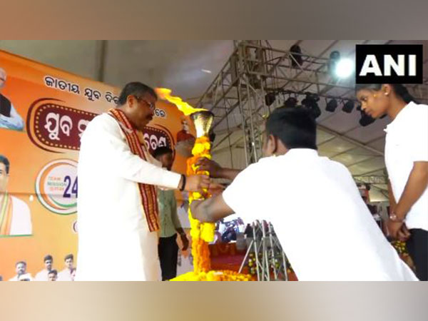 Union Minister Dharmendra Pradhan lighting up a mashal at Youth Sankalp Samabesh in Cuttack (Photo/ANI)