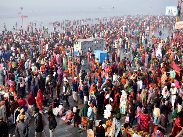 A huge crowd of devotees at Gangasagar Mela in Kolkata (Photo/ANI)