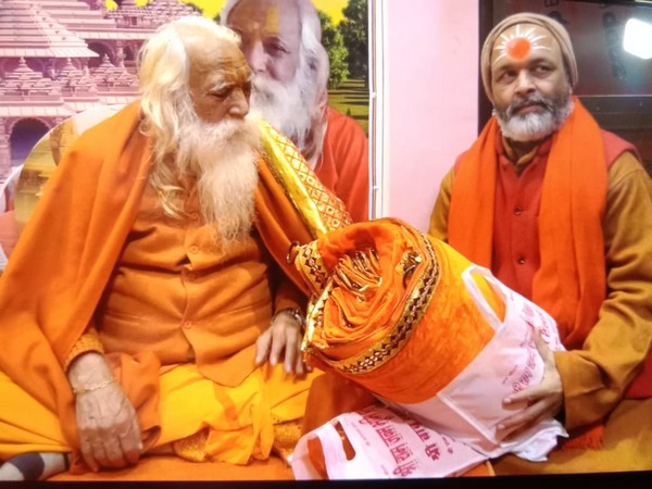 New outfit for Lord Ram Lalla handed over to Acharya Satyendra Das by president of Rama Dal, Kalki Ram Das Maharaj. (Photo/ANI)