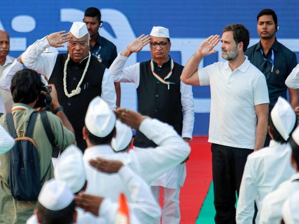 Congress President Mallikarjun Kharge and leader Rahul Gandhi. (File photo/ANI)