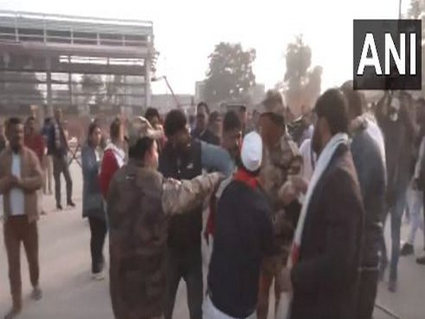 Clash erupts between Congress workers and locals in Ayodhya  (Photo/ANI)