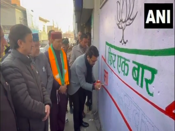 Anurag Thakur attends 'Wall Writing' campaign at Una (Photo/ANI)