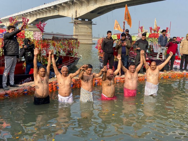 UP Congress leaders took a holy dip in the Saryu river in Ayodhya (Photo/ANI)