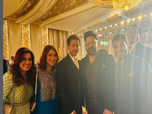 SRK with Kapil Sharma and his wife Ginni (Image source: Instagram)