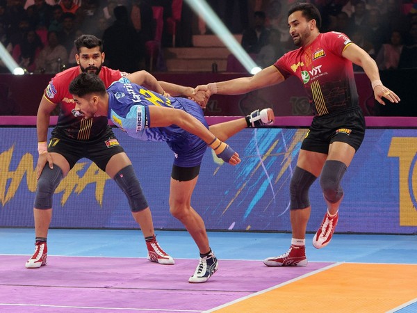 Bengal Warriors and Bengaluru Bulls players in action. (Picture: PKL)