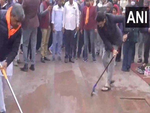 Union Minister Anurag Thakur cleaning the premises of Hanuman Temple at Connaught Place (Photo/ANI)