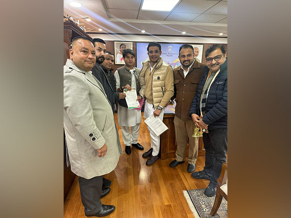 BJP National Spokesperson Jaiveer Shergill with Union Minister of Civil Aviation Jyotiraditya M. Scindia in New Delhi on Tuesday (Photo/ANI)