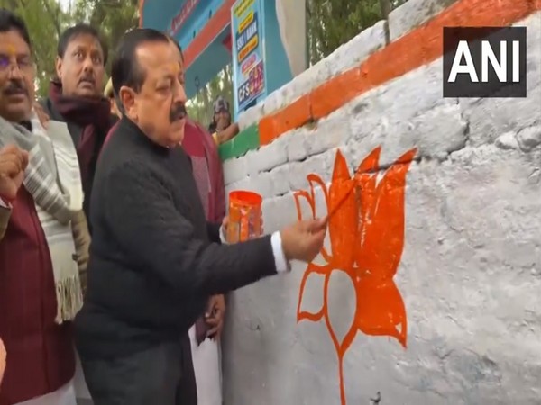 Union Minister Jitendra Singh paints lotus symbol (Photo/ANI)