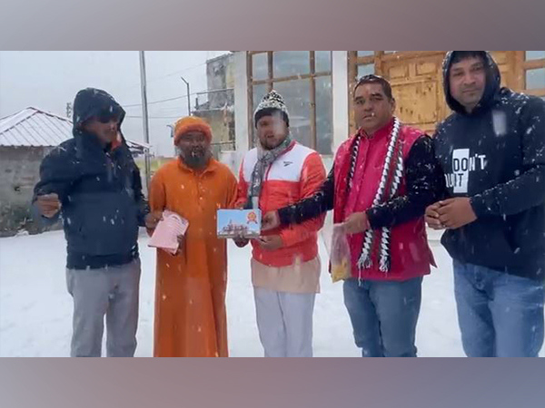 VHP workers at Badrinath Dham, invite sadhus for Jan 22 event(Photo/ANI)
