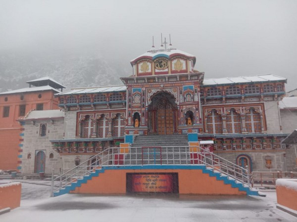 The Badrinath Dham, is covered in a sheet of snow (PHOTO/ANI)