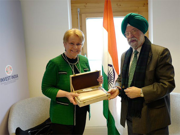 Minister Hardeep Puri with Vicki Hollub, President & CEO, Occidental Petroleum (Photo/X @HardeepSPuri)