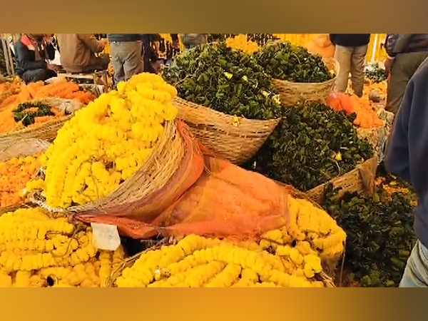 Ayodhya is adorned with vibrant flowers (PHOTO/ANI)