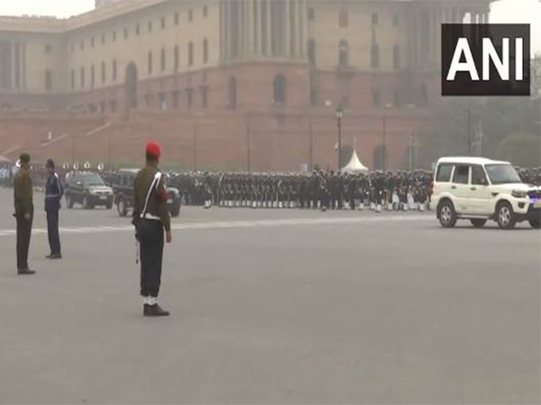Rehearsals of President's Carcade held at Kartavya Path ahead of R-Day (Photo/ANI)