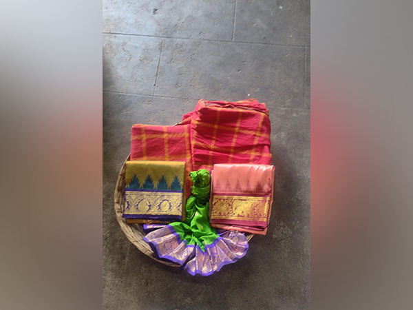 The gift presented by the priests at Sri Ranganathaswamy Temple. (Photo/ANI)